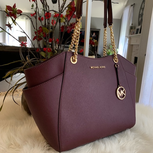 Michael Kors Handbags - New MK Shoulder Chain 💓